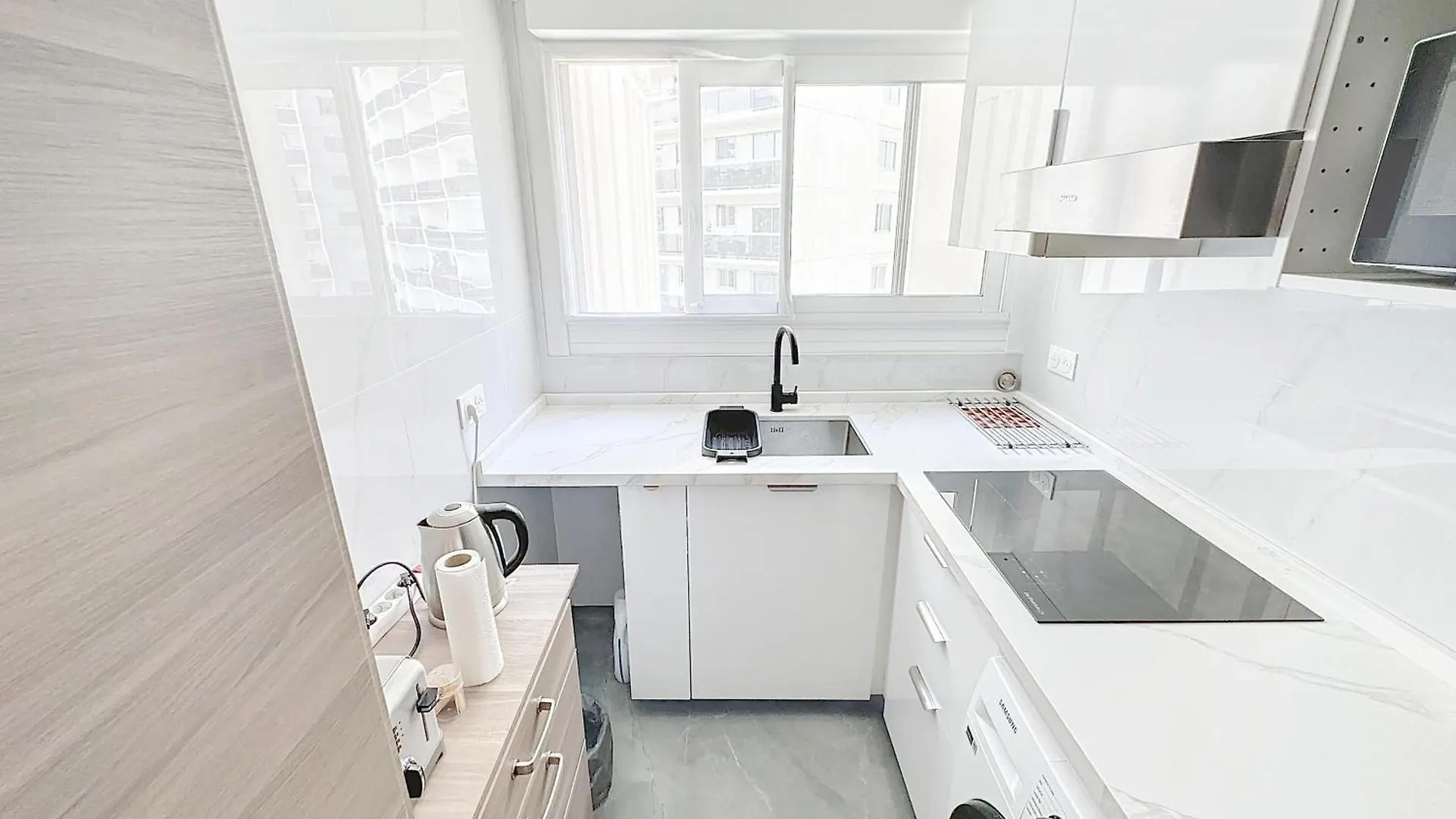 114 - Renove De Luxe Pour 4 Personnes * Paris