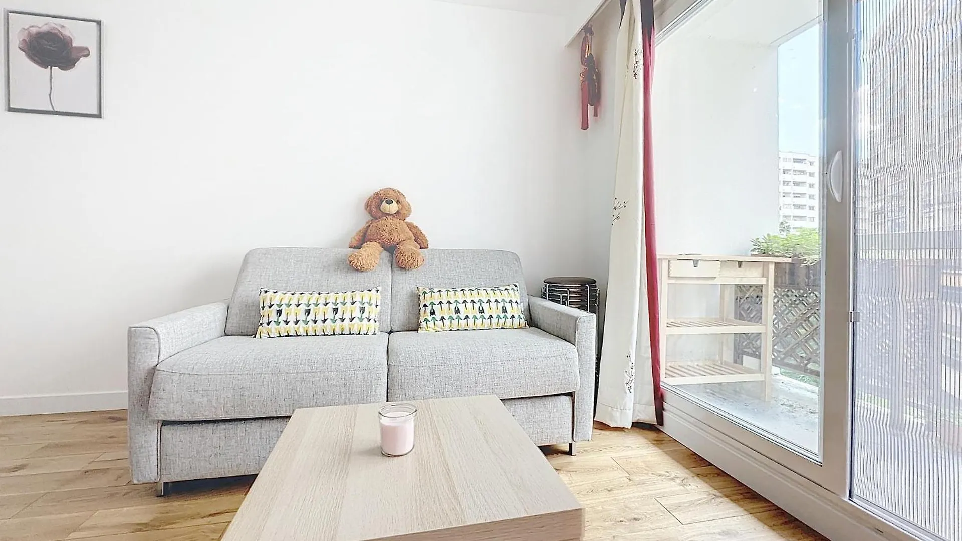 114 - Renove De Luxe Pour 4 Personnes * Paris