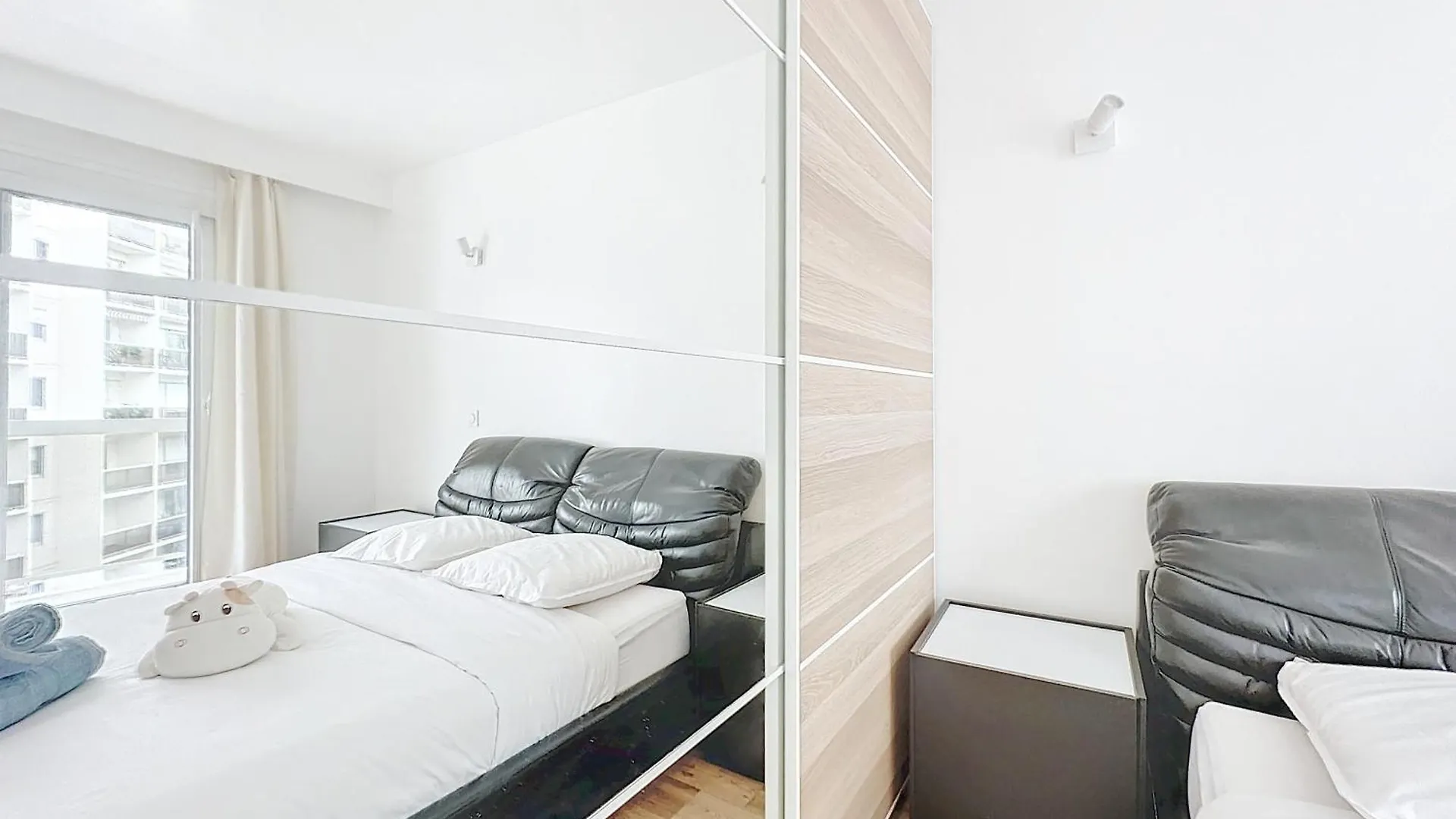 114 - Renove De Luxe Pour 4 Personnes * Paris