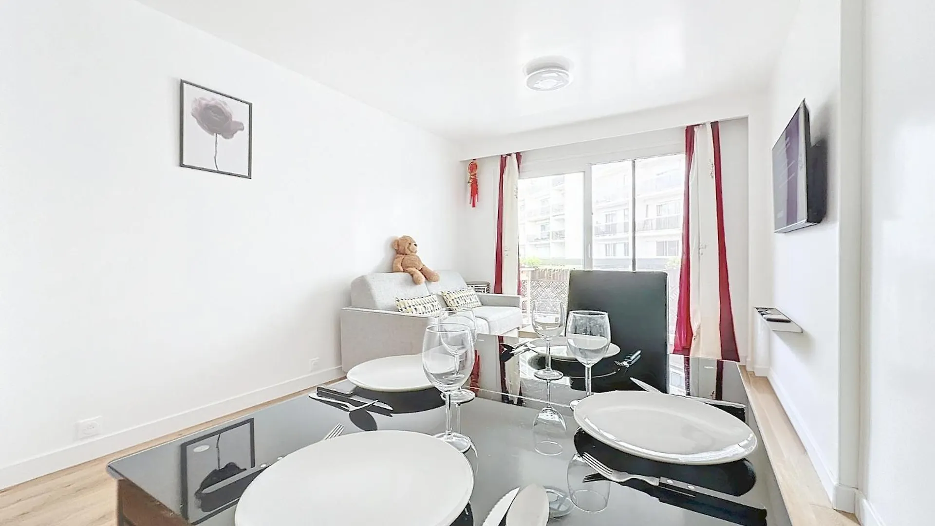114 - Renove De Luxe Pour 4 Personnes Paris